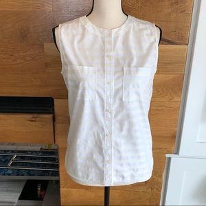GAP Sleeveless Button Down Top